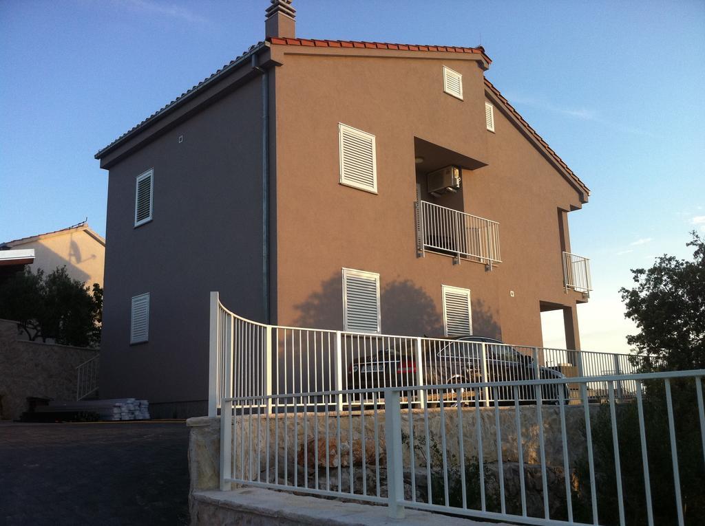 Apartmani Gavran Севид Екстериор снимка